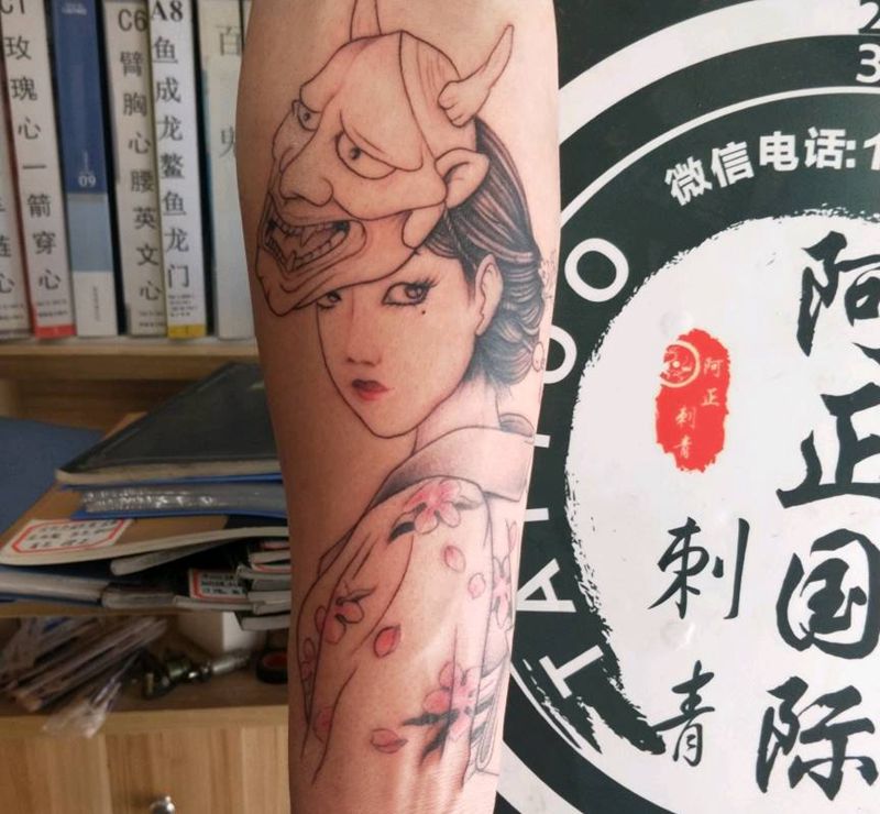 手臂艺姬纹身图片_手臂纹身图案