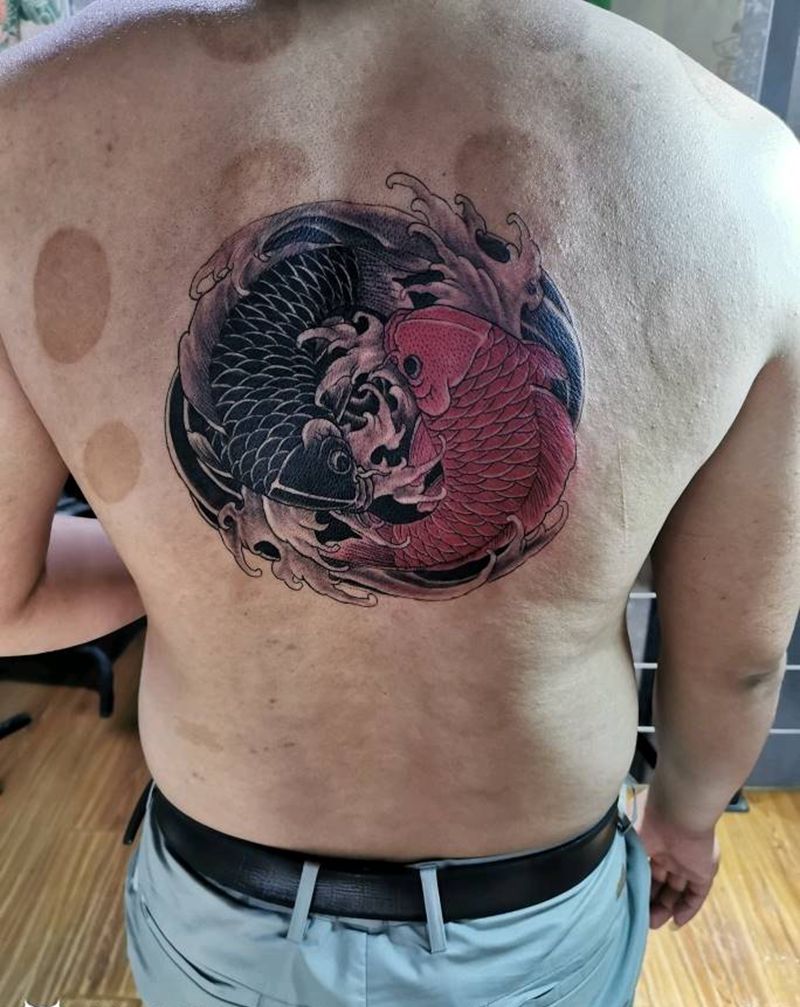 八卦鱼纹身图片_背部纹身图案
