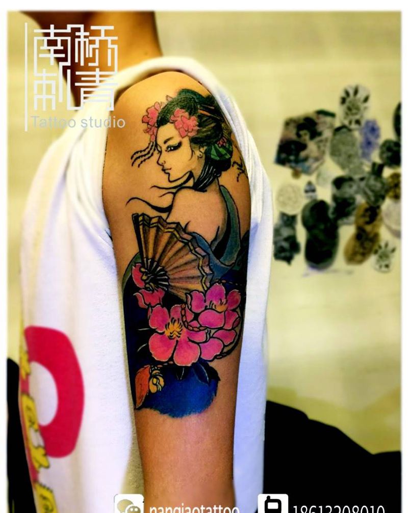 大臂艺妓纹身图片_成品手臂传统纹身图案