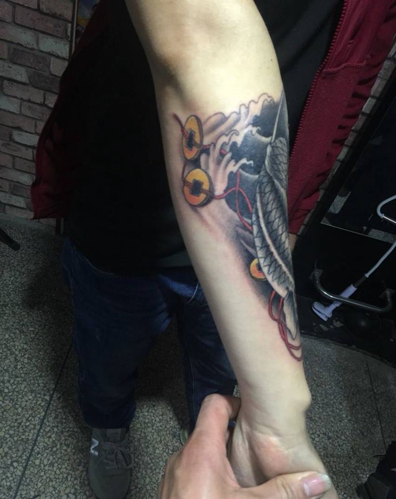 手臂鱼纹身图片