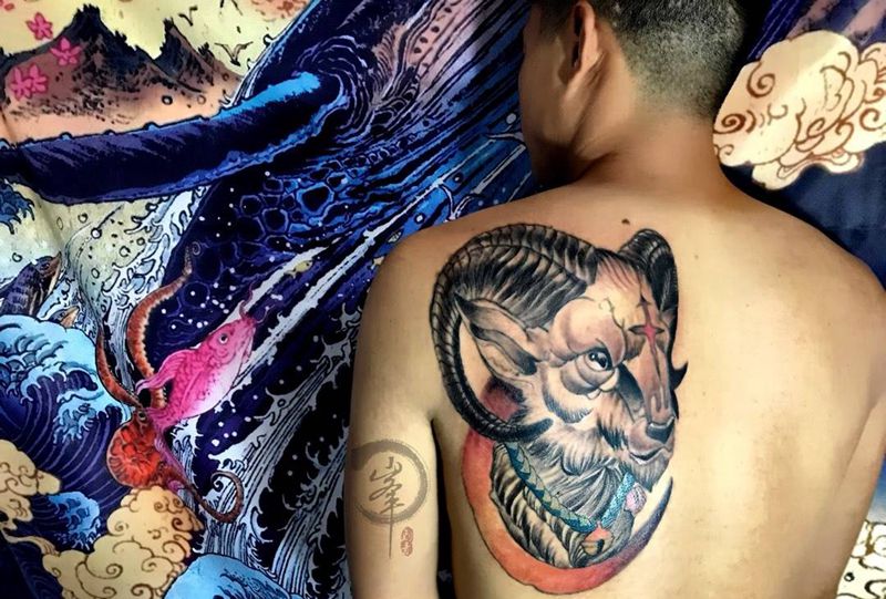 灵羊纹身图片_背部新传统老传统纹身图案