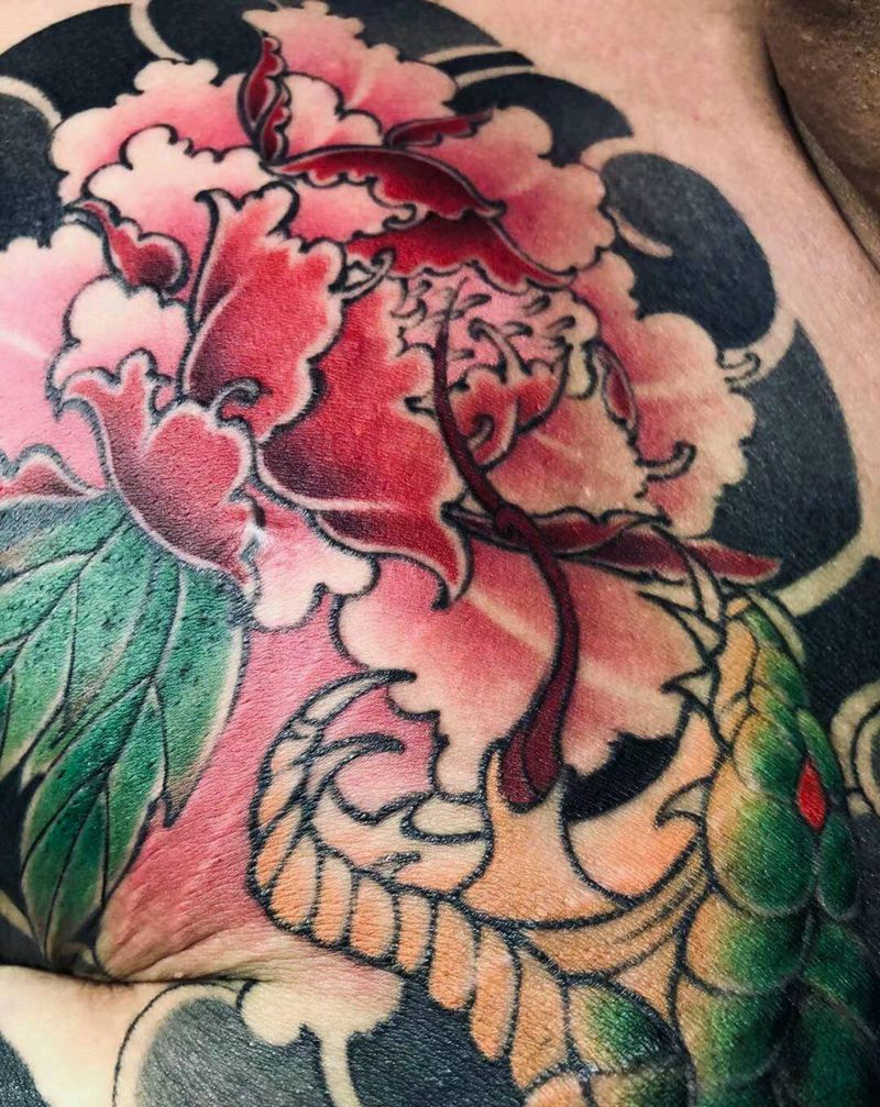 牡丹纹身图片_胸部纹身图案