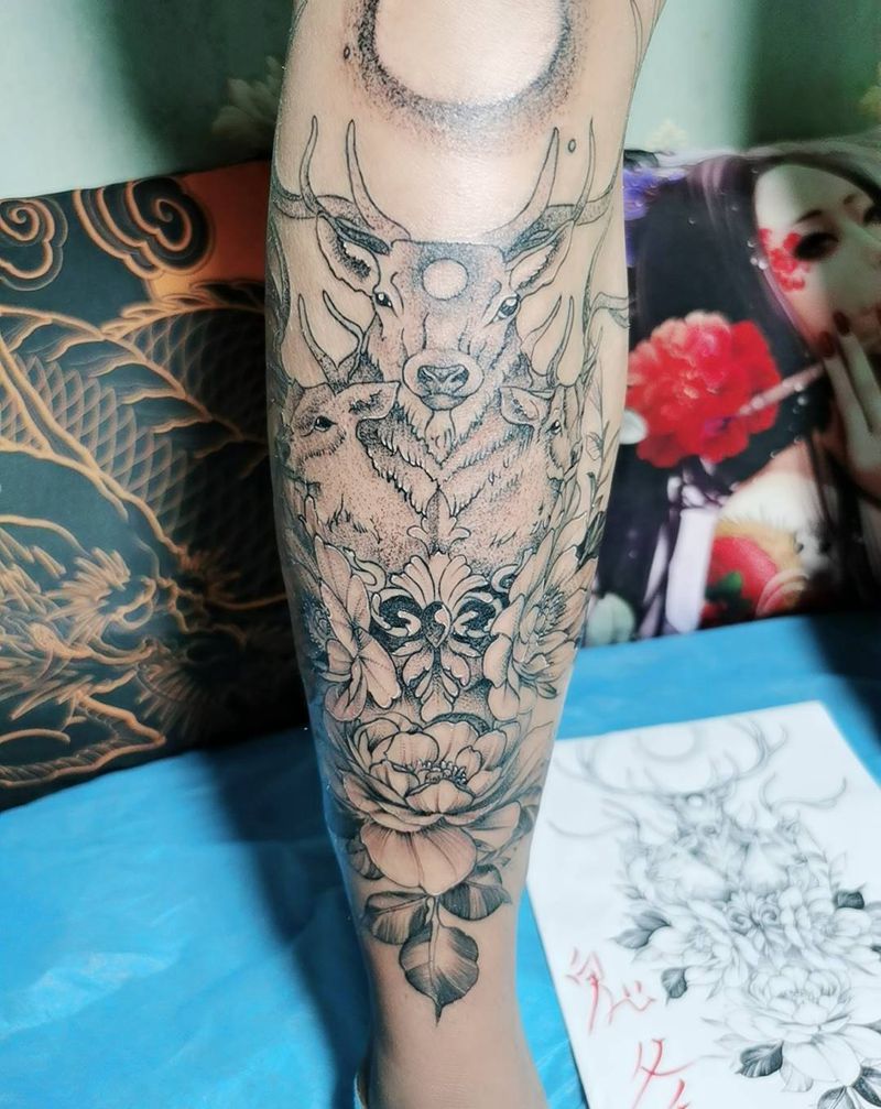 麋鹿纹身图片_腿部素花纹身图案
