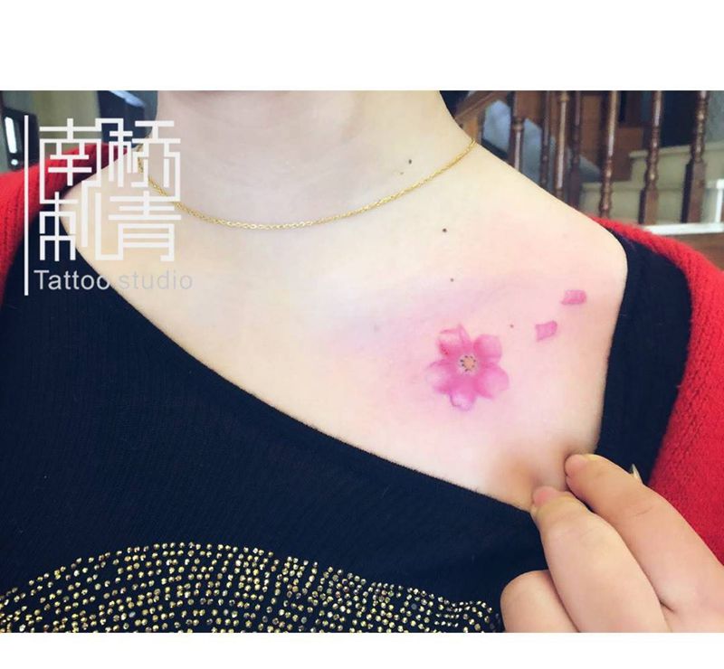 樱花纹身图片_成品肩部清新植物纹身图案