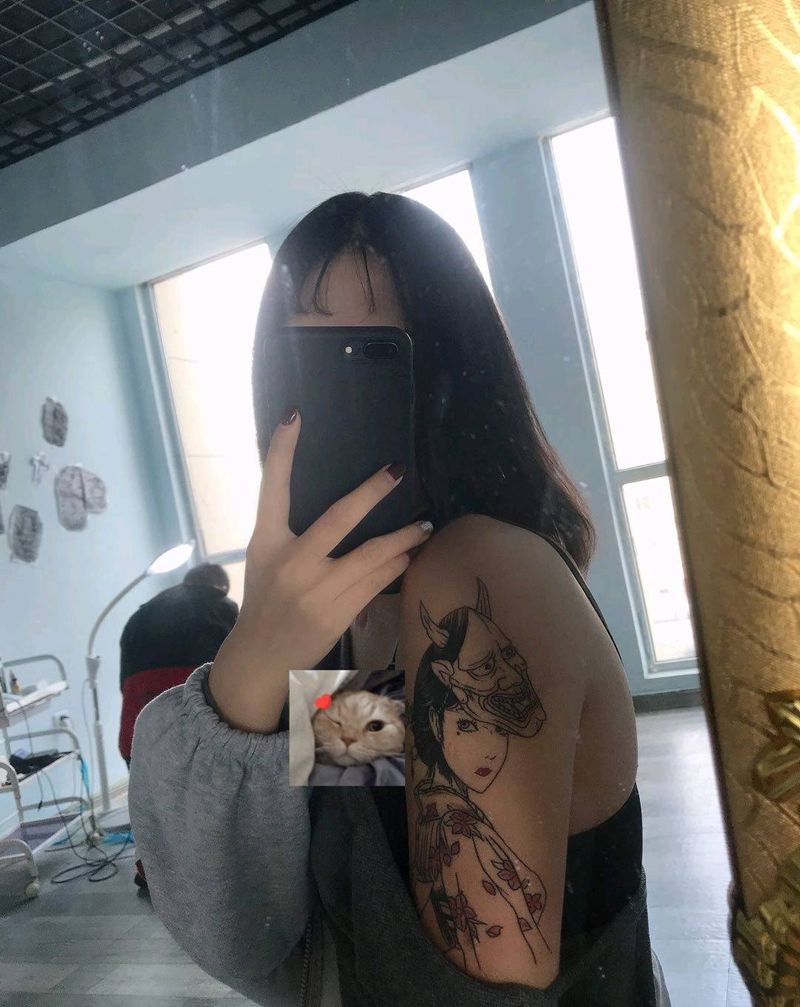 美女的艺妓纹身图片_手臂纹身图案