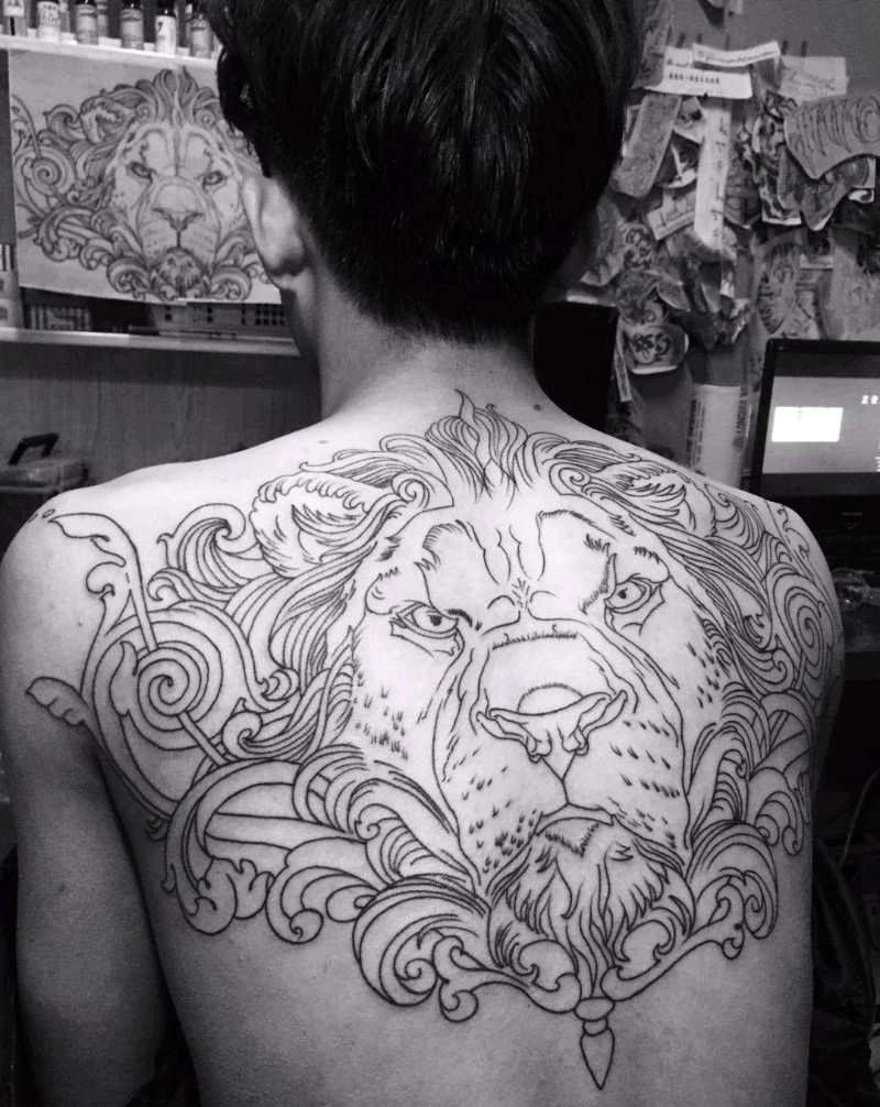 半背狮子单线纹身图片
