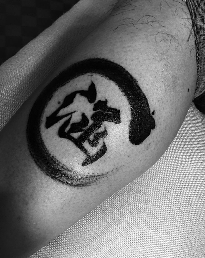 墨环纹身图片_成品传统国画腿部图腾原创纹身图案