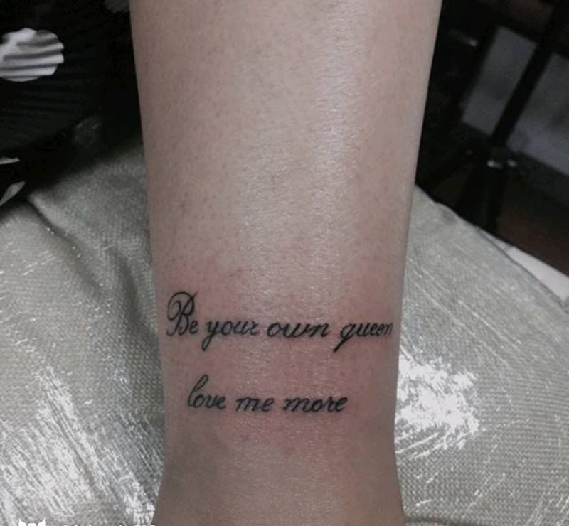 字母纹身图片_腿部纹身图案