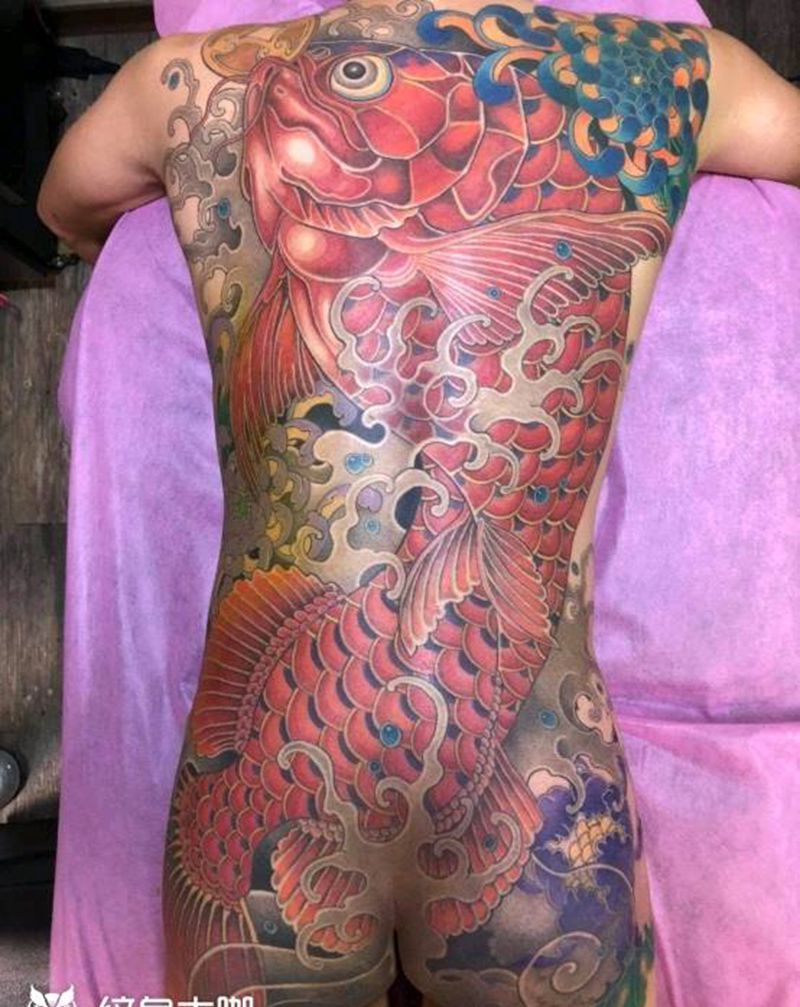 紅龍纹身图片_背部腰部老传统新传统纹身图案