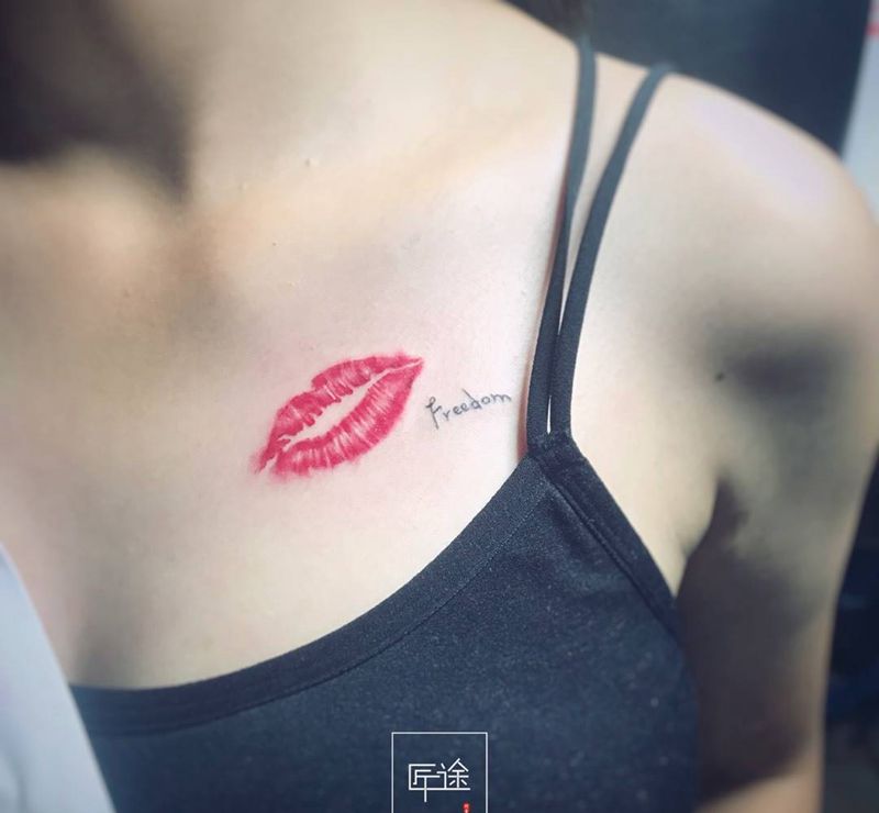 烈焰红唇纹身图片_成品胸部清新原创纹身图案