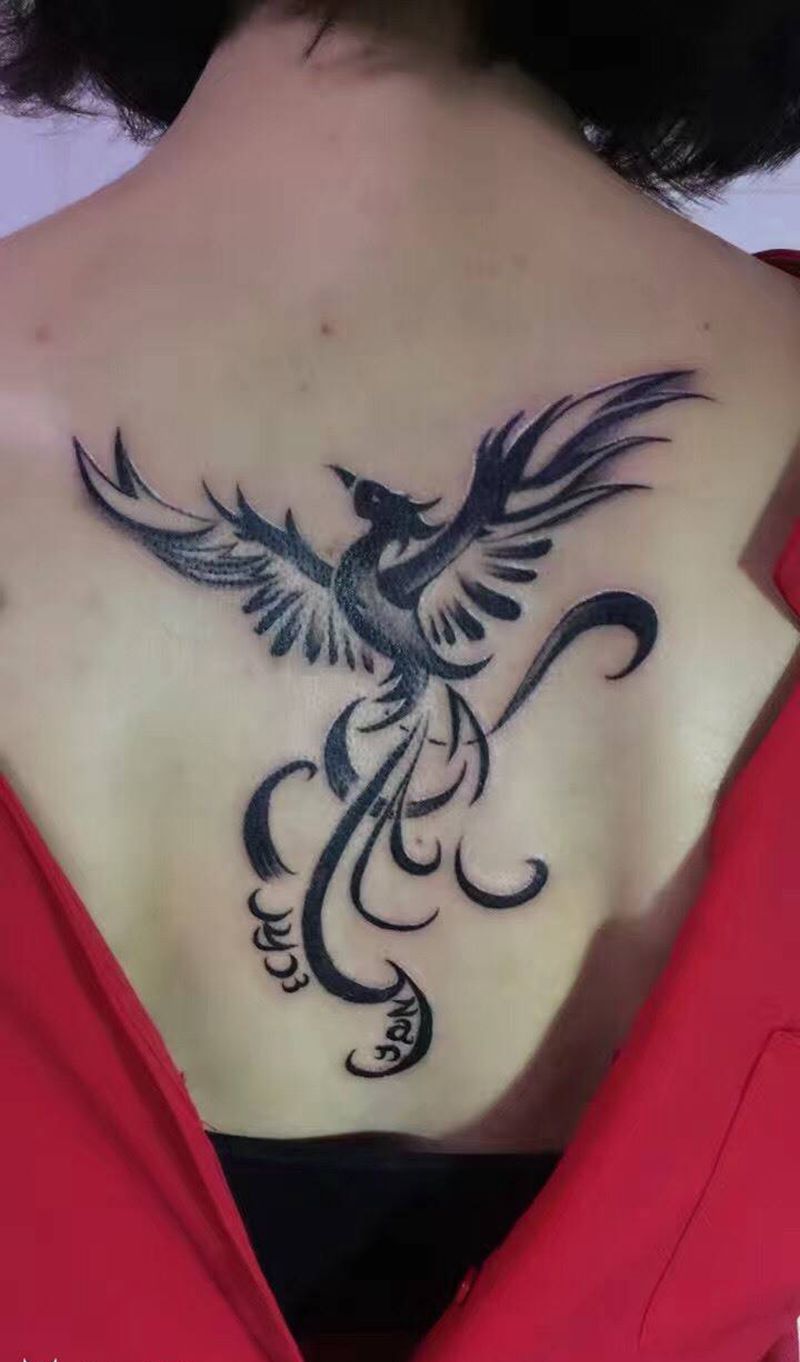 凤凰纹身图片_动物传统背部成品纹身图案