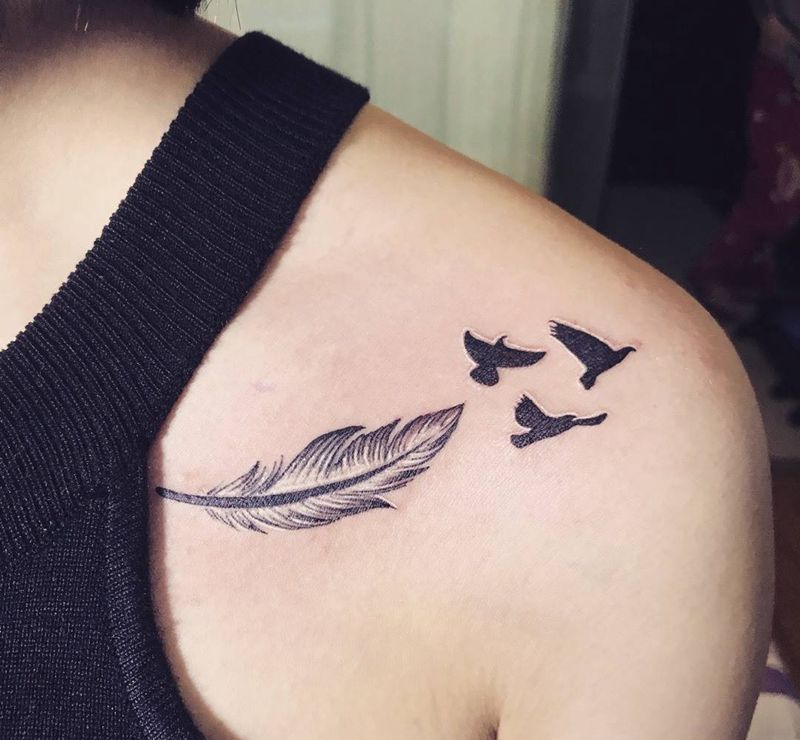 羽毛飛翔纹身图片