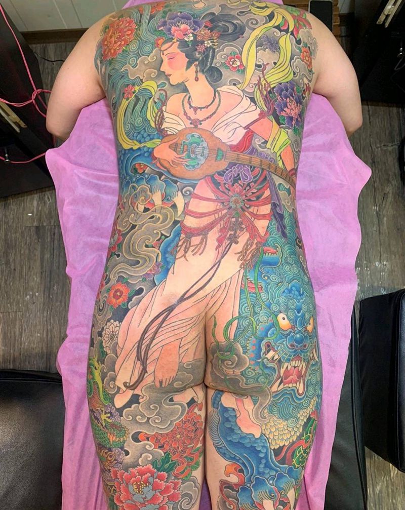 仕女纹身图片_背部臀部老传统新传统纹身图案