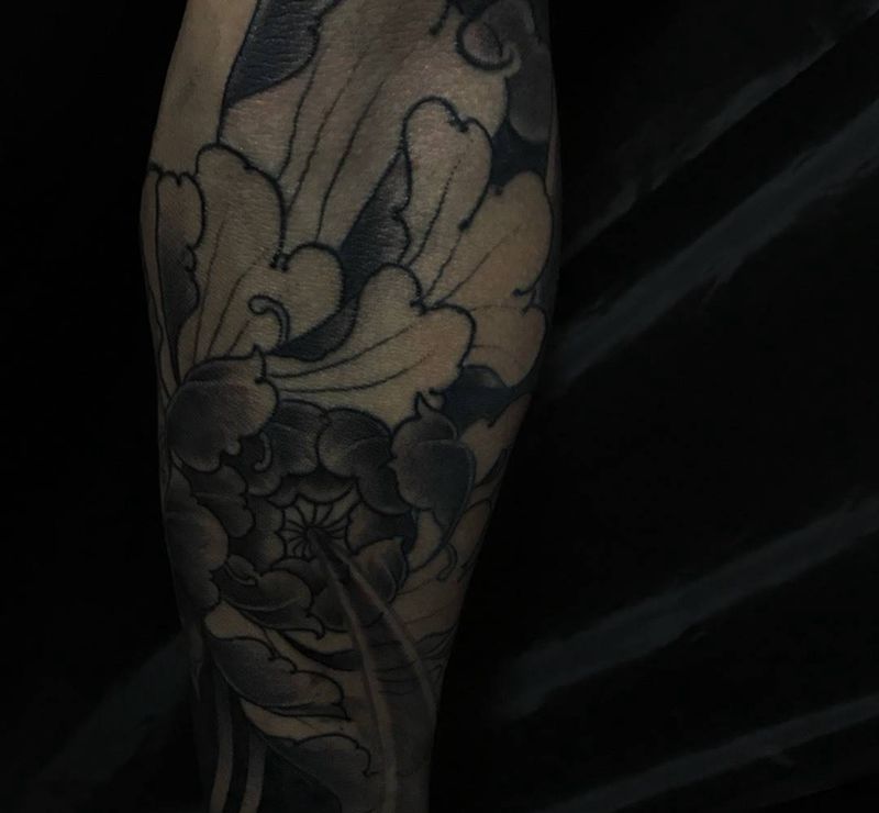 牡丹底色纹身图片