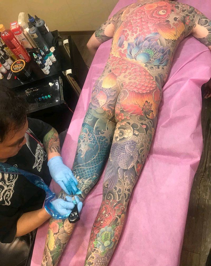 鯉通体纹身图片_背部腿部纹身图案