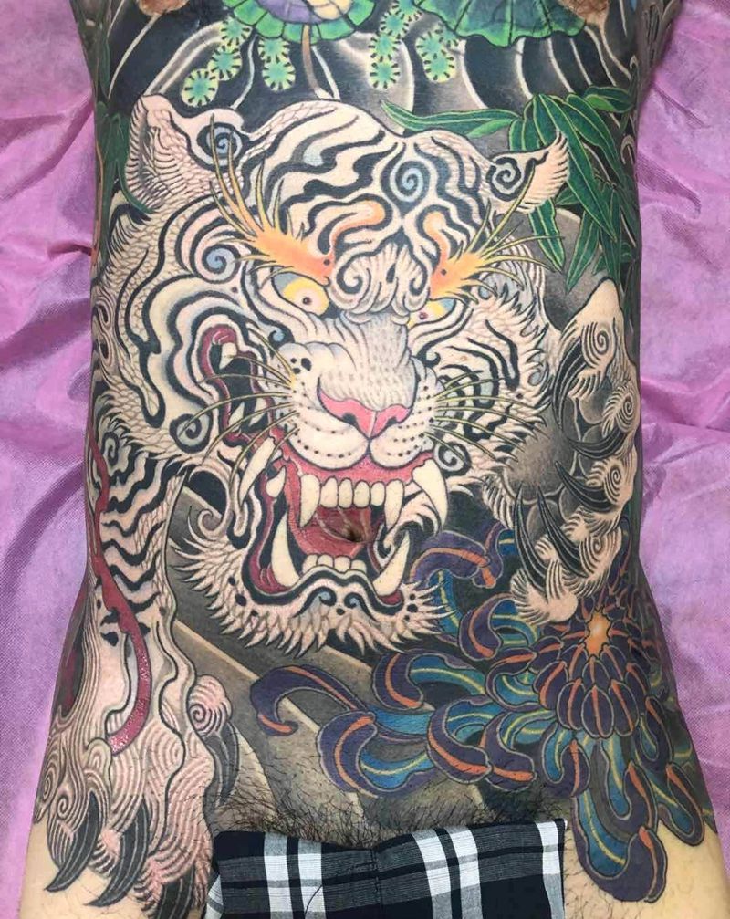 白虎纹身图片_腹部腰部老传统新传统纹身图案