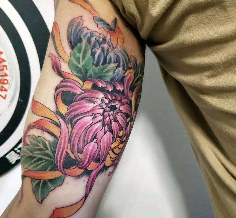 彩色菊花纹身图片_手臂纹身图案