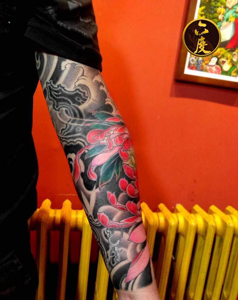 菊花花臂纹身图片_手臂新传统纹身图案