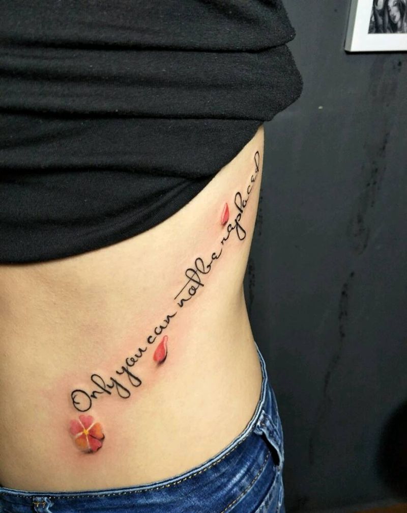 侧腰小字母一组，现场设计纹身图片