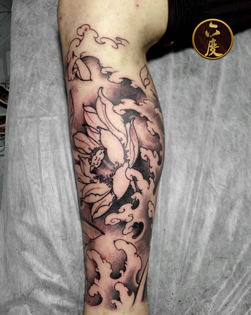 莲花纹身图片_腿部纹身图案