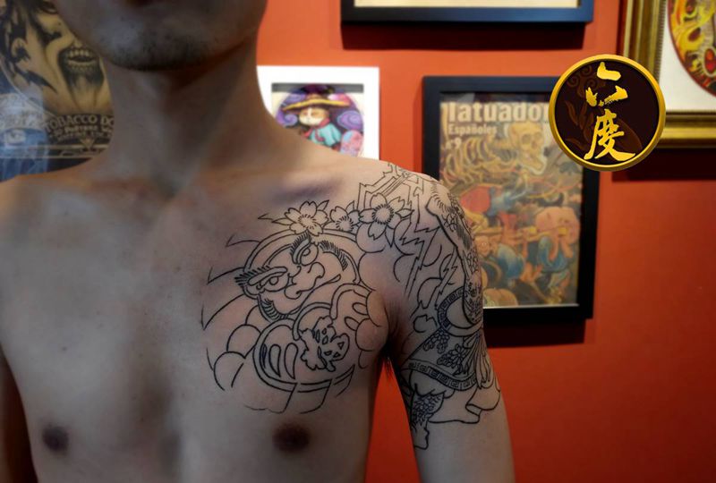 达摩半胛纹身图片_胸部老传统纹身图案