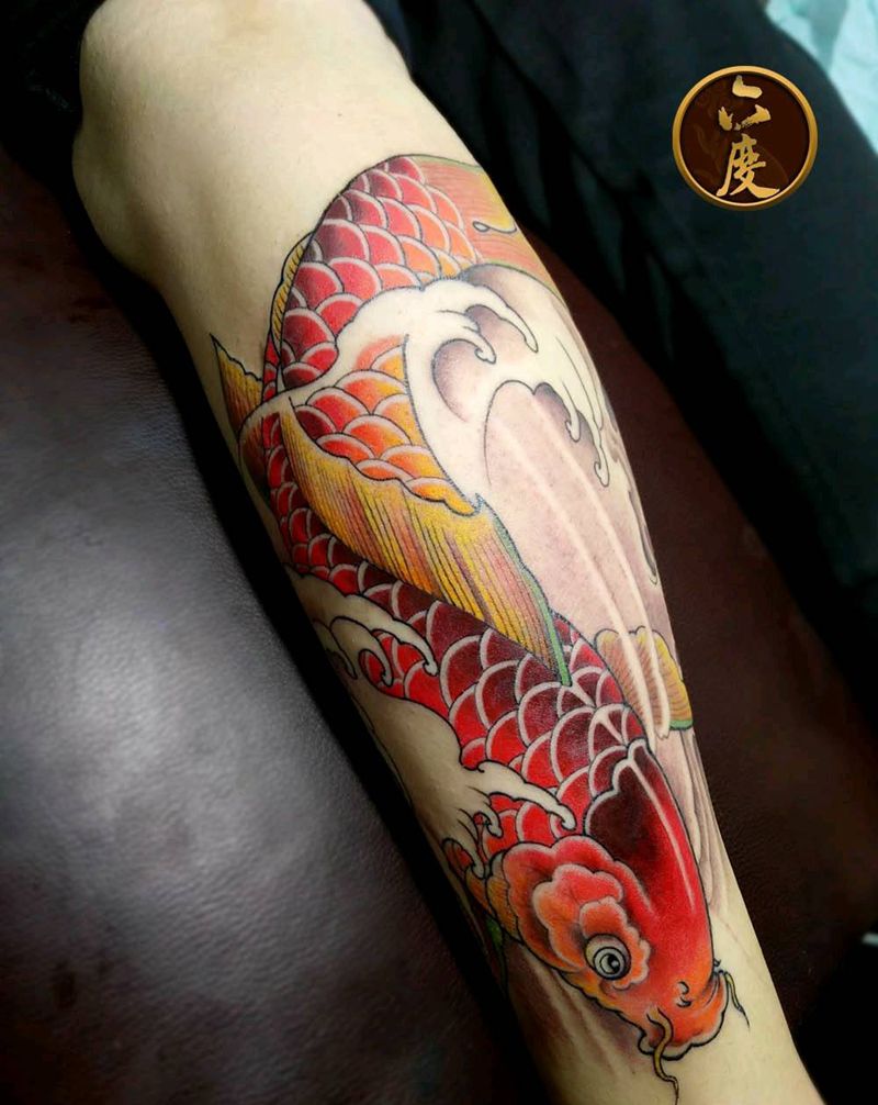 红鲤鱼纹身图片_腿部纹身图案