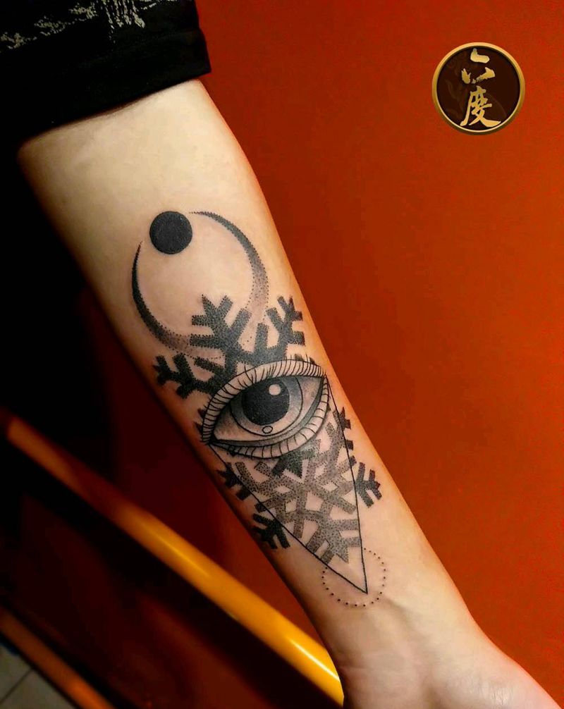 眼睛纹身图片_手臂点刺纹身图案