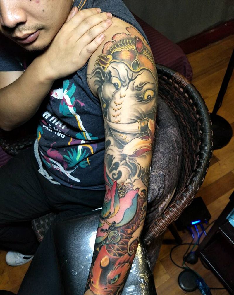 象神鲤鱼花臂纹身图片