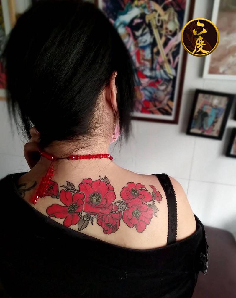 花纹身图片_肩部新传统纹身图案