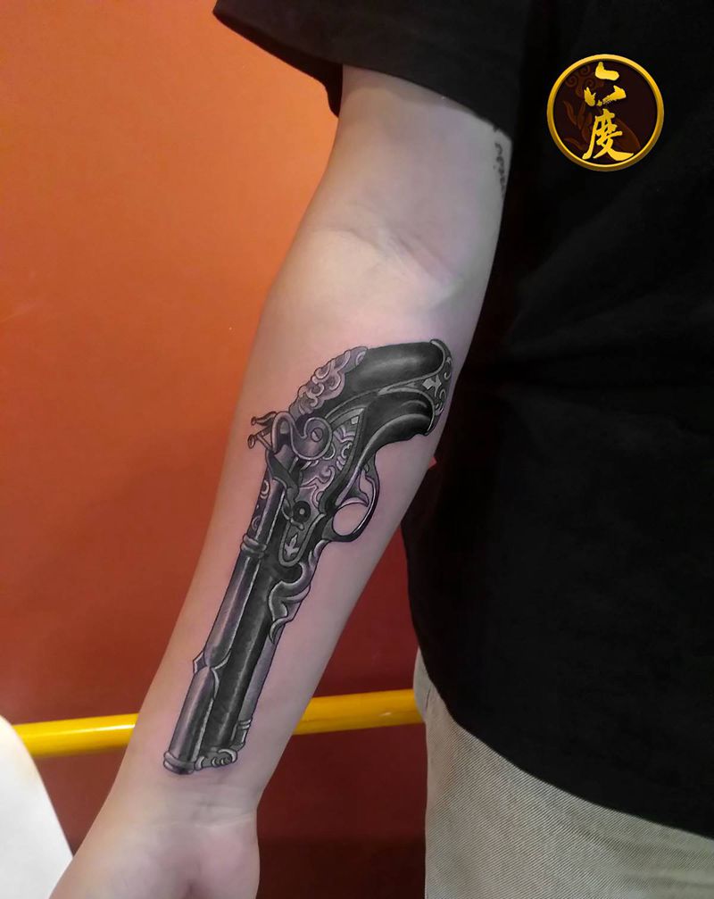 枪纹身图片_手臂欧美写实纹身图案