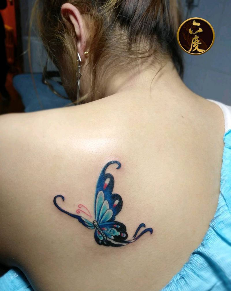 蝴蝶飞纹身图片