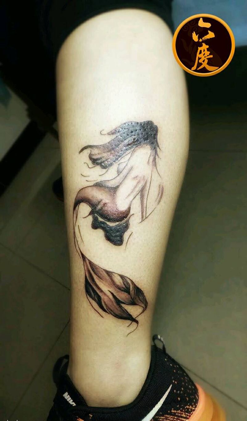 美人鱼纹身图片_腿部美人鱼纹身图案