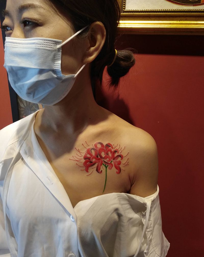 彼岸花纹身图片_胸部纹身图案