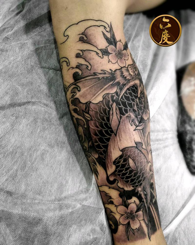 鲤鱼纹身图片_腿部新传统纹身图案