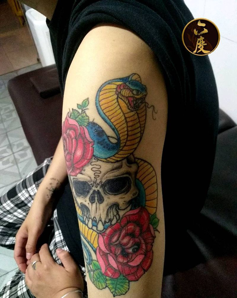 骷髅玫瑰蛇纹身图片_New School纹身图案