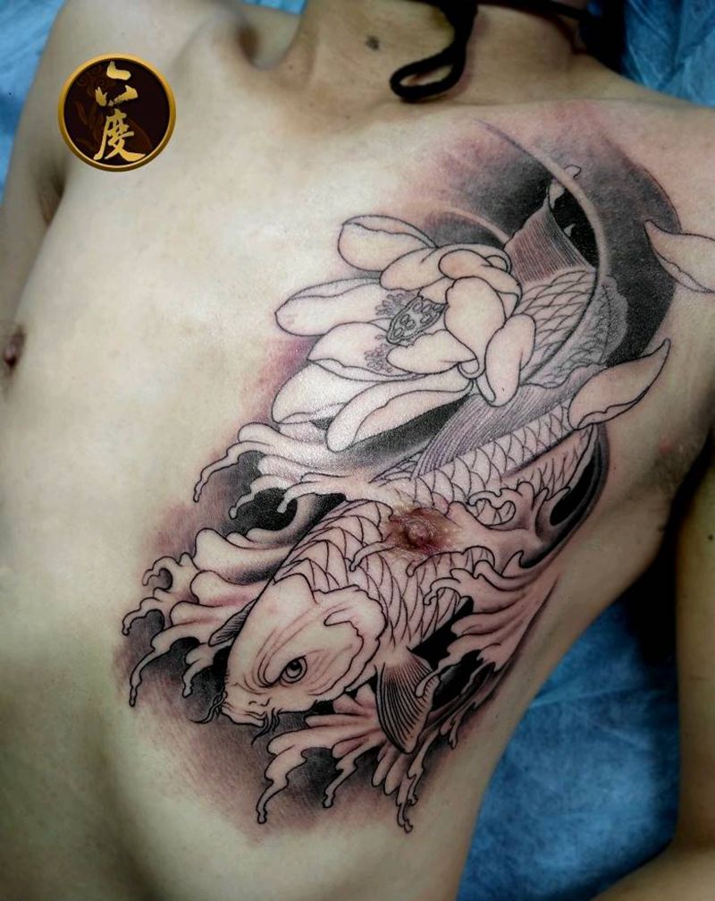 鲤鱼黑灰部分纹身图片_胸部传统动物成品纹身图案