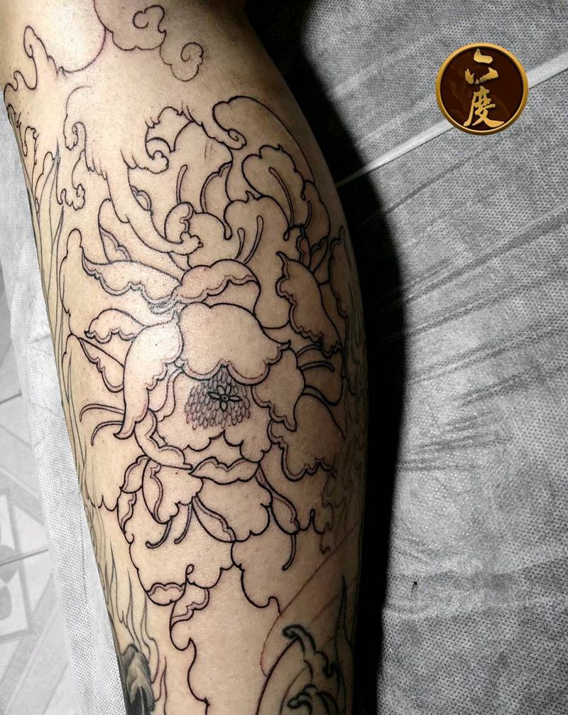 小腿牡丹纹身图片_腿部新传统纹身图案