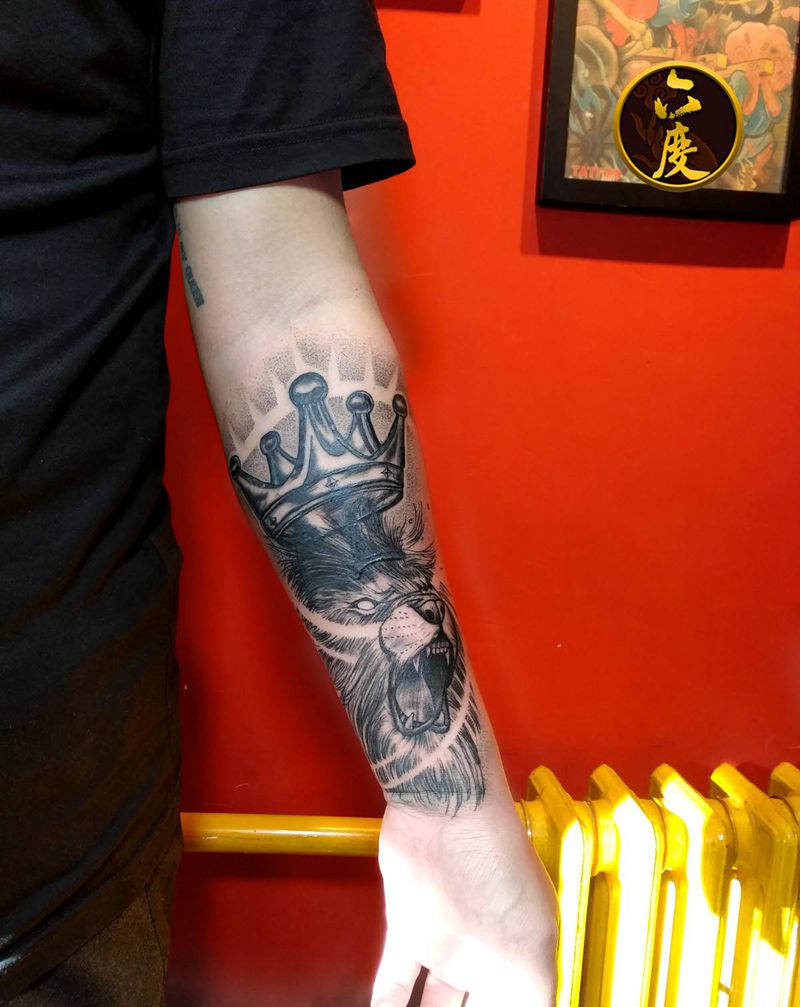 狮子旧纹身修改纹身图片_手臂欧美写实纹身图案
