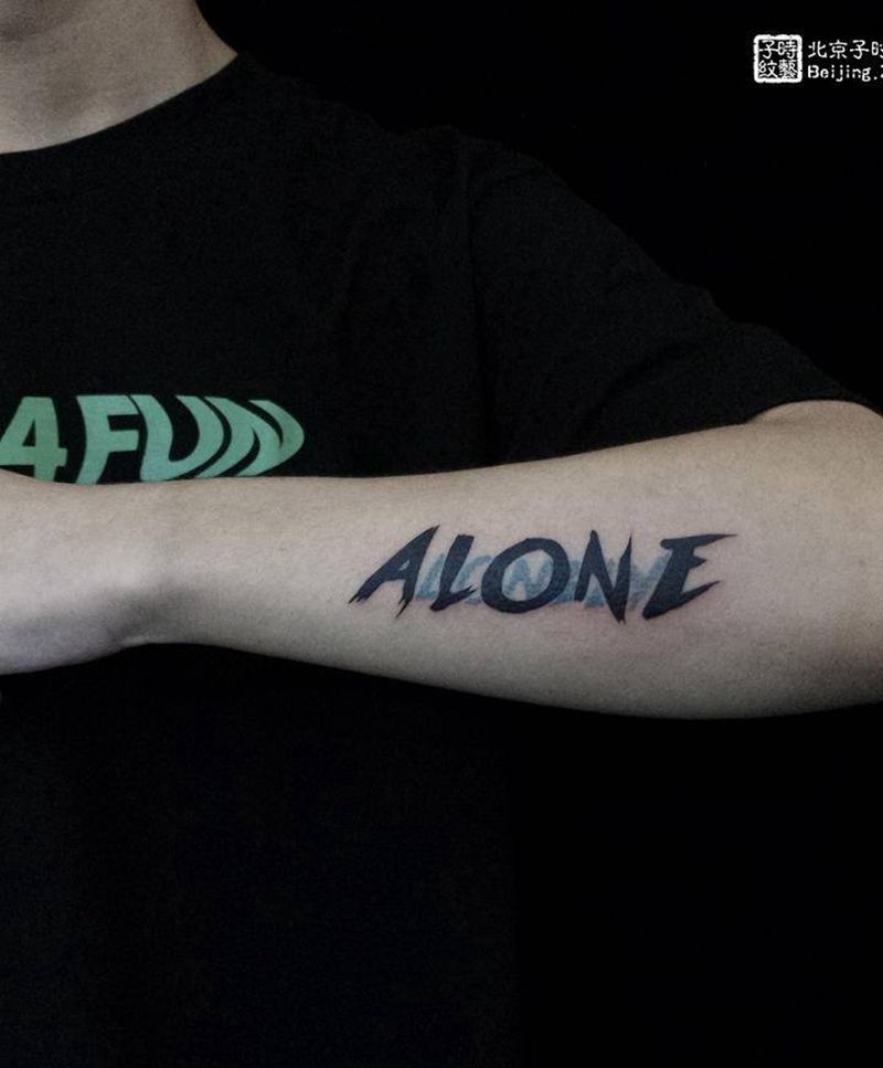 大字母纹身图片_手臂纹身图案