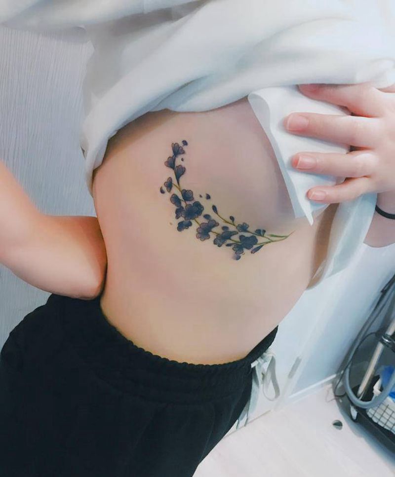 花纹身图片_胸部纹身图案