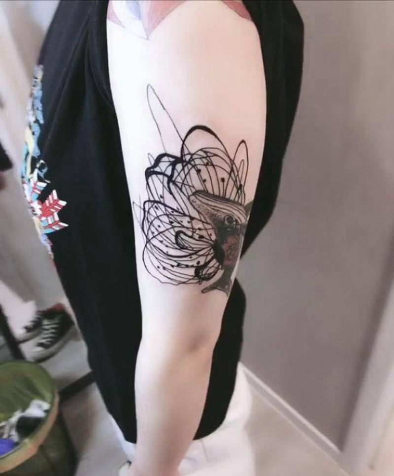 鲸纹身图片_手臂纹身图案