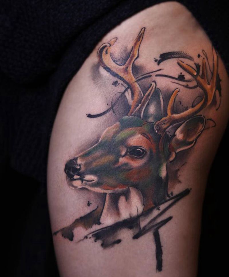 林深见鹿纹身图片_腿部欧美写实水墨纹身图案