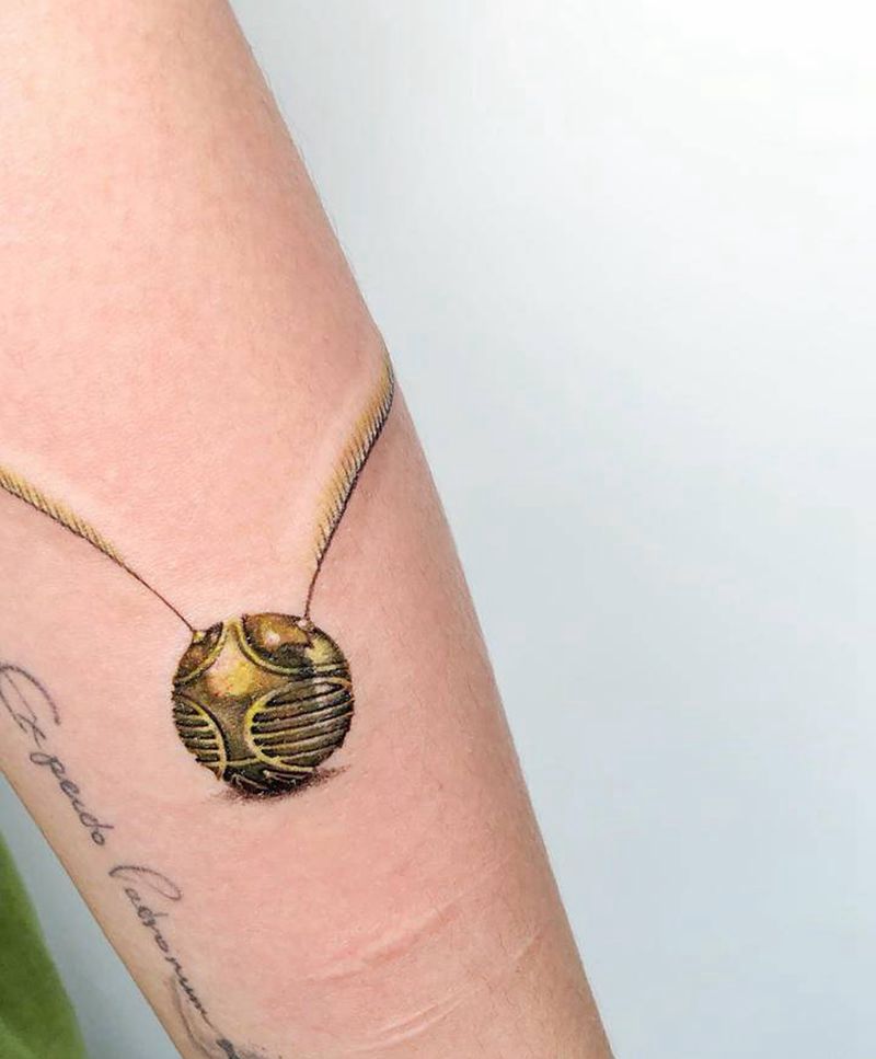 金色飞贼纹身图片_手臂纹身图案