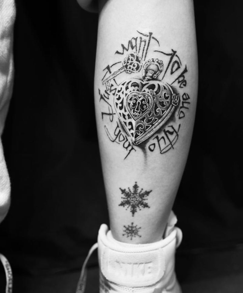 锁纹身图片_腿部欧美写实纹身图案