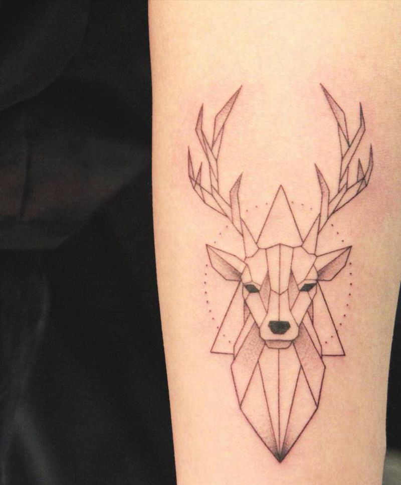 鹿纹身图片_手臂纹身图案