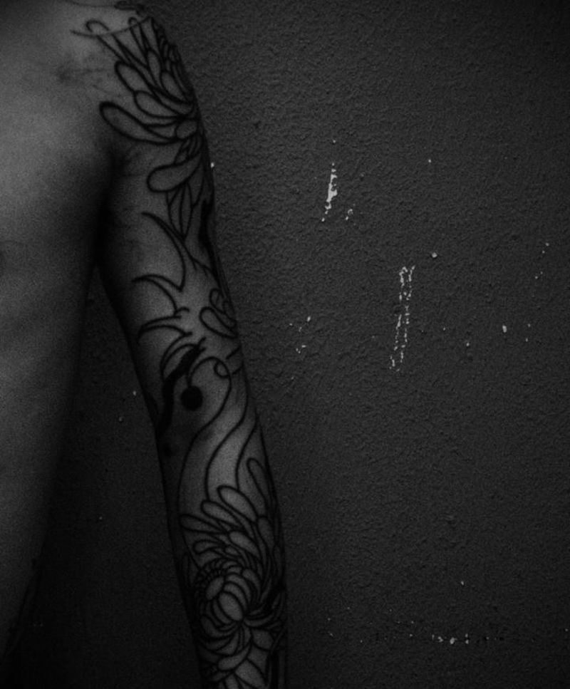 菊花，花臂，割线，待续纹身图片_手臂新传统老传统菊花花臂传统纹身图案