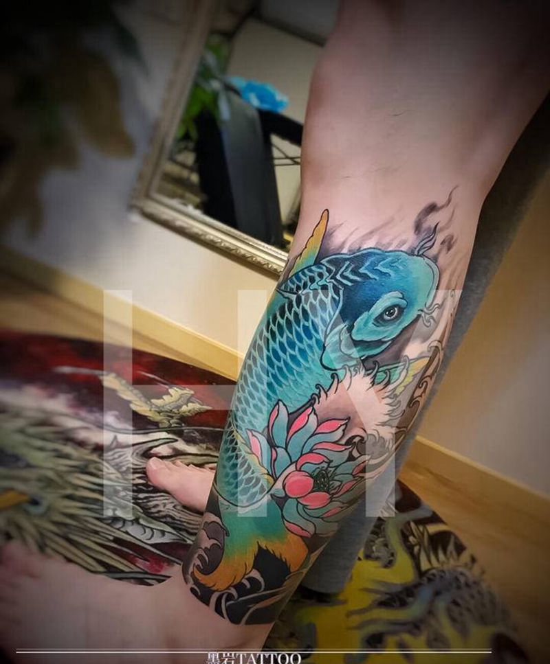 鲤鱼纹身图片_腿部新传统纹身图案