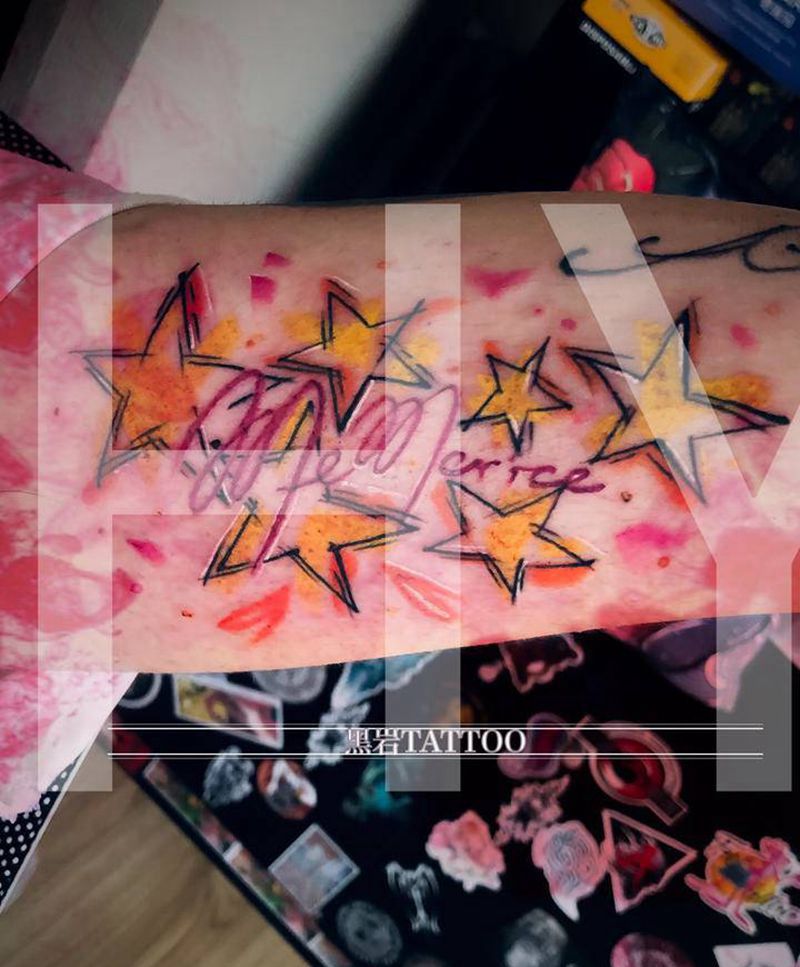 满天星纹身图片_手臂水彩纹身图案