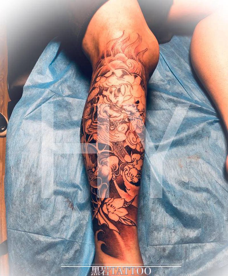 唐狮纹身图片_腿部新传统纹身图案