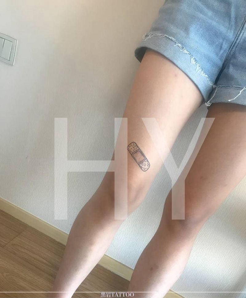 邦迪创可贴纹身图片_腿部小清新纹身图案